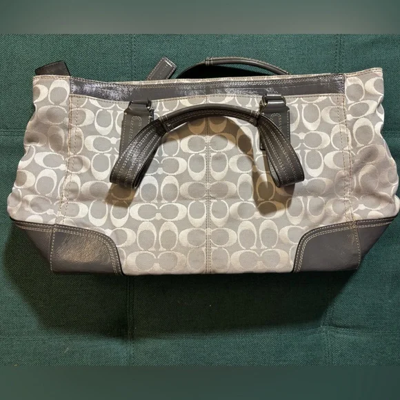 Coach Gray and Cream Signature Shoulder Bag - Picture 4 of 11